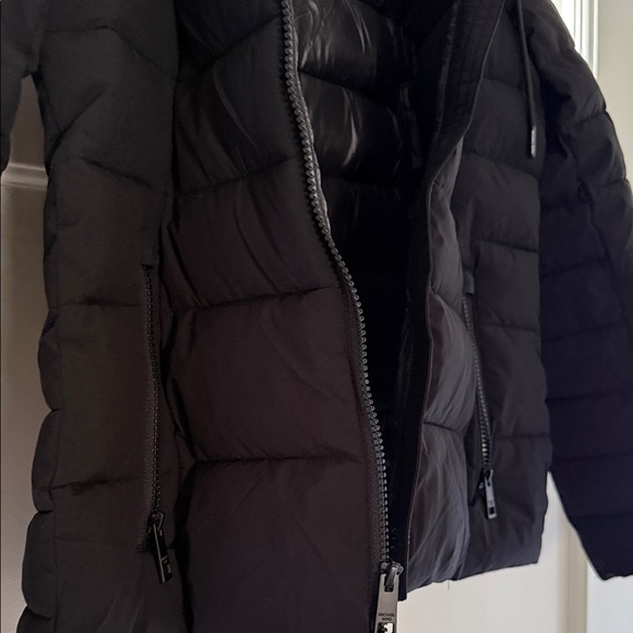 Michael Kors Women's Elegant Black Puffer Coat - Picture 3 of 6